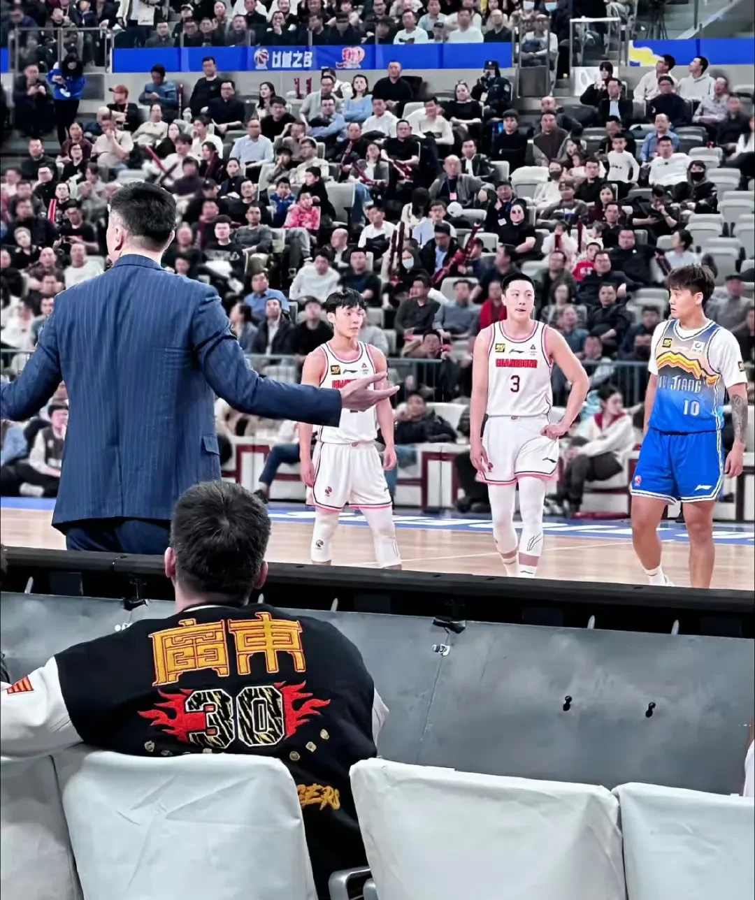 广东宏远今晨迎来里程碑；志在NBA常规赛名次提升；底气十足；临场指挥获称赞的简单介绍