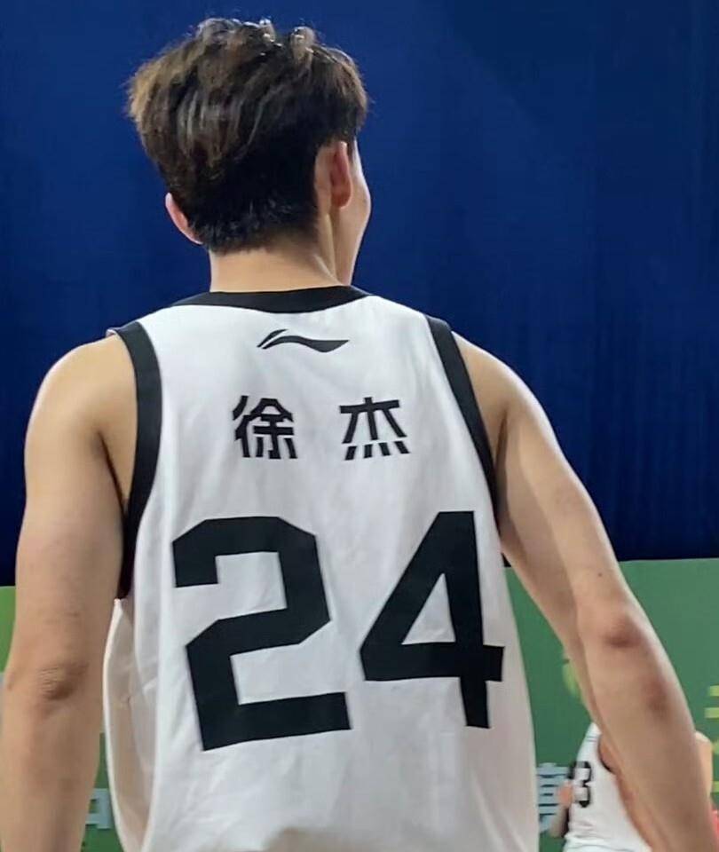 广东宏远今晨迎来里程碑；志在NBA常规赛名次提升；底气十足；临场指挥获称赞的简单介绍