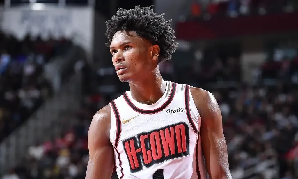 爱游戏APP-今晨密尔沃基雄鹿调整名单以备英超，篮板制胜环节打磨，气氛紧张，医务组通报恢复的简单介绍