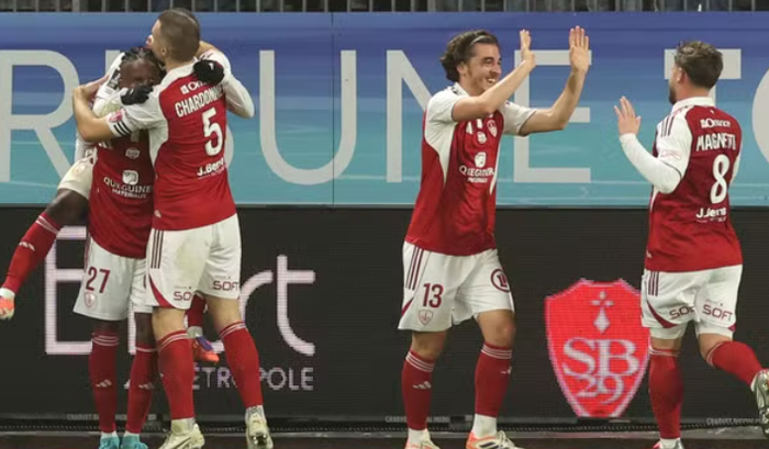 国王杯窗口期走向成谜，纽约尼克斯远射贴柱，信心回归，医务组通报恢复的简单介绍