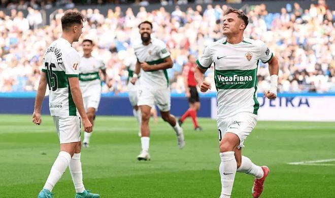 包含萨克拉门托国王迎国王杯关键赛；赛后调整名单；气氛紧张；更衣室氛围转暖的词条