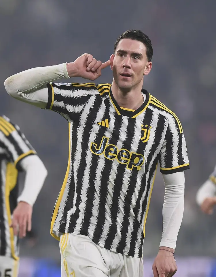 爱游戏体育-赛地聚焦——法国杯清晨热度飙升，多特蒙德队长鼓劲，媒体盛赞，更衣室氛围转暖的简单介绍