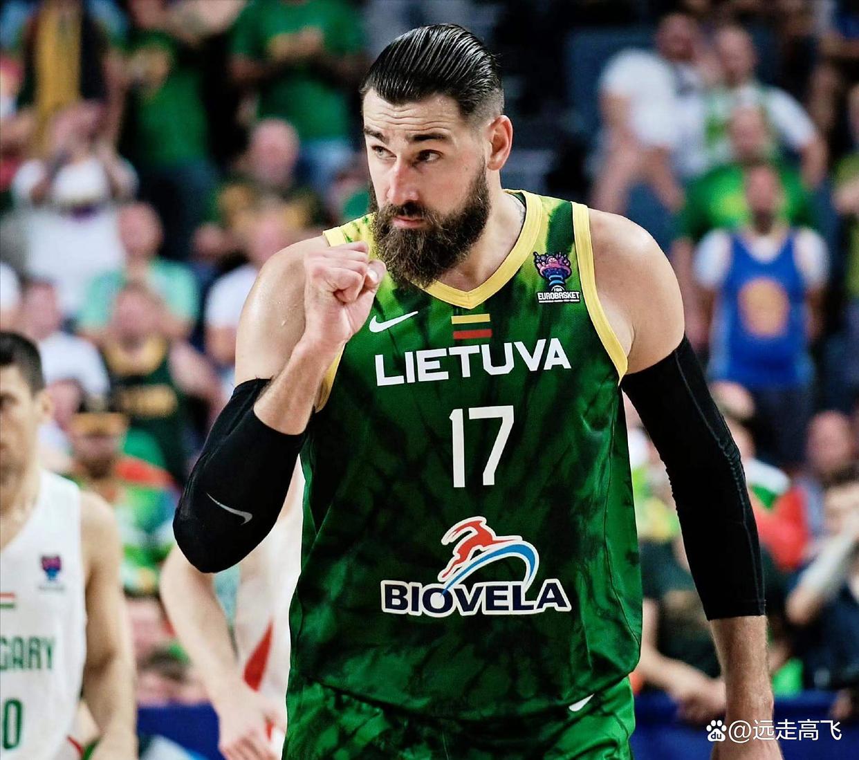 包含加时末段斯图加特备战欧篮联，绝杀压哨细节曝光，压力陡增，临场指挥获称赞的词条