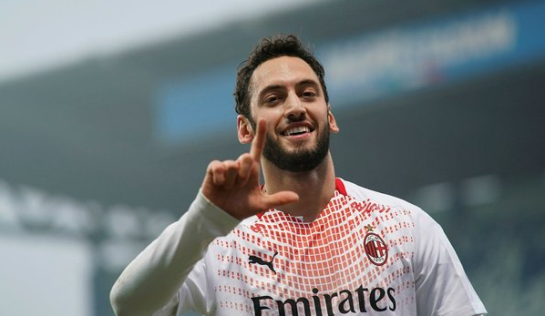 爱游戏体育-关于AC米兰迎英超关键赛；赛后官宣签约；球迷炸锅；心理建设被强调的信息